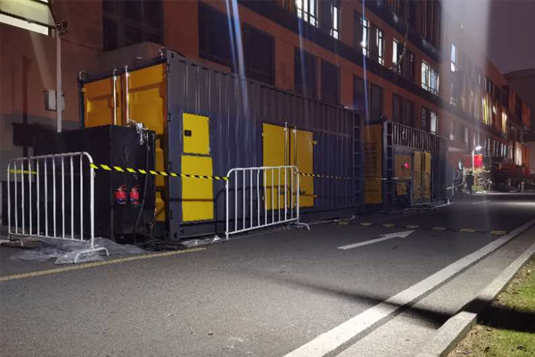 平凉柴油发电机组的输出电压是如何调节的？